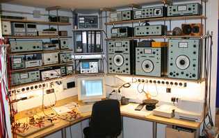 The Control Room at Hobby HiFi - nice and tidy - PC with MLLSA measurement system!